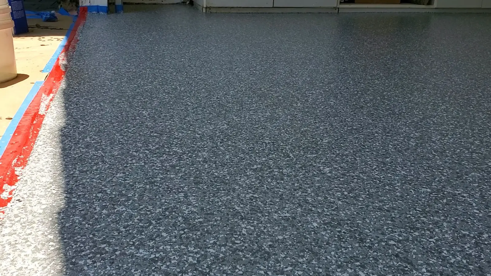 Finished flake epoxy floor