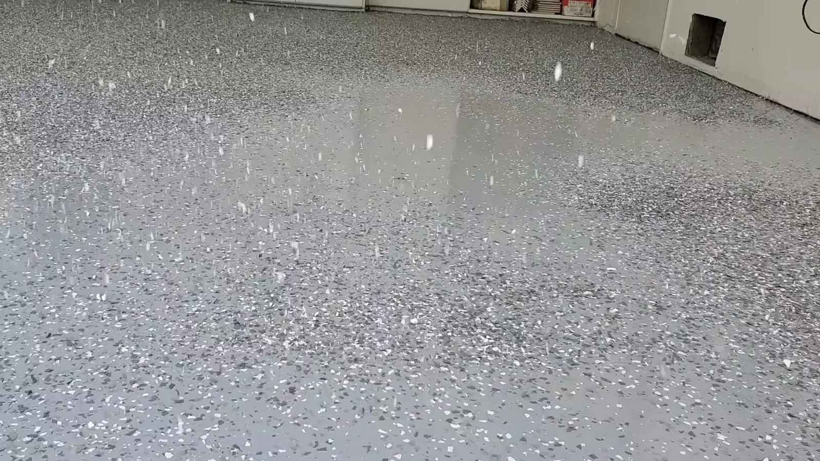 Flake broadcast on a wet epoxy basecoat